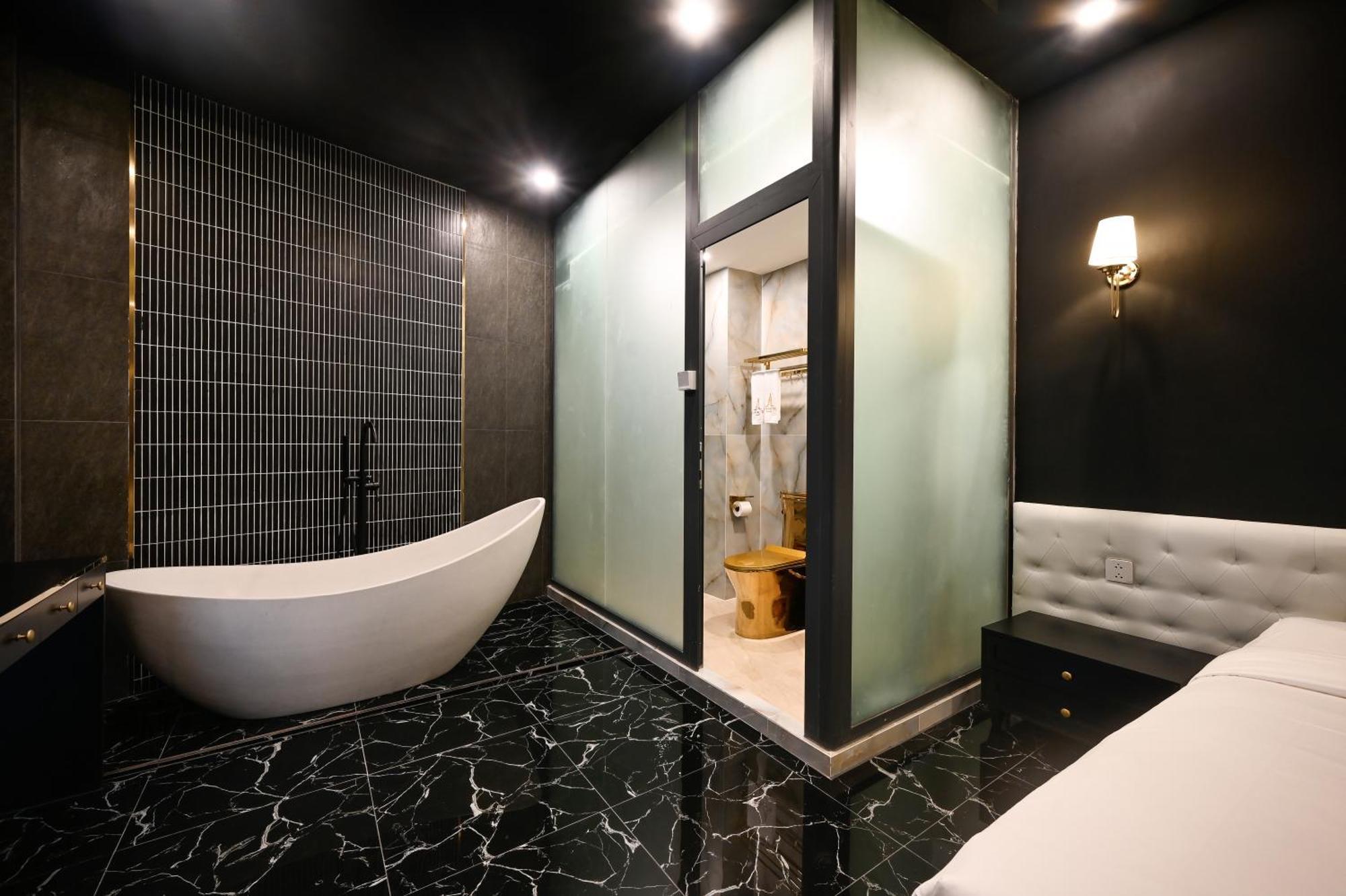 Hanh Phuc Hotel 2*